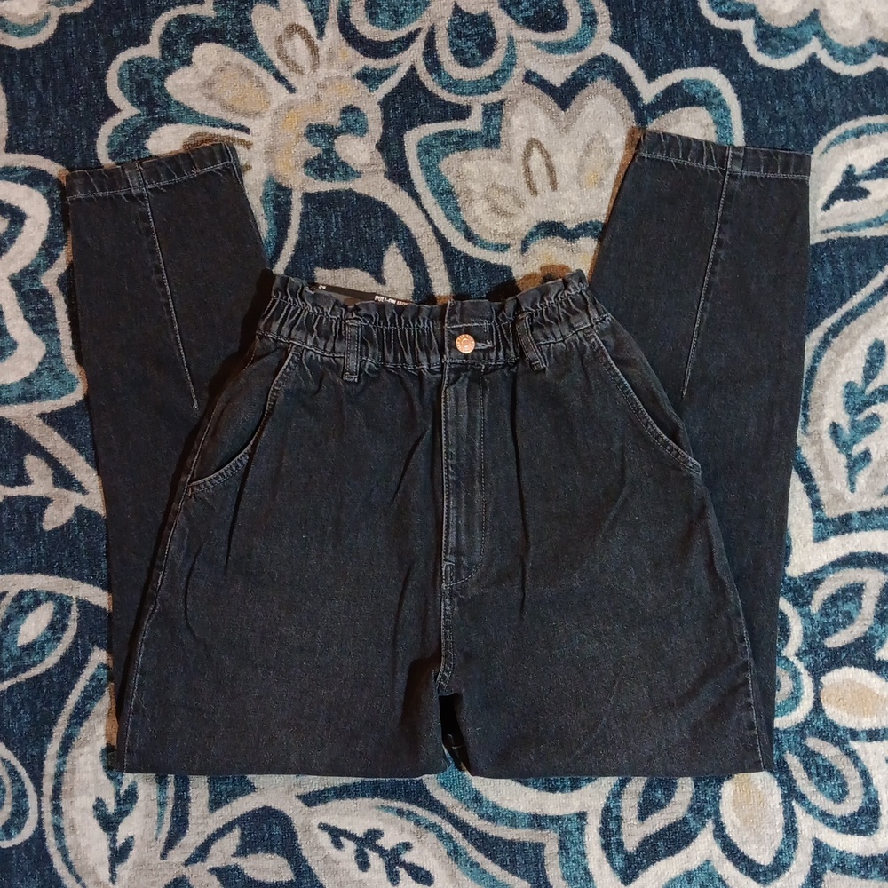 New BDG pull on mom jean high waisted black jeans sz 24